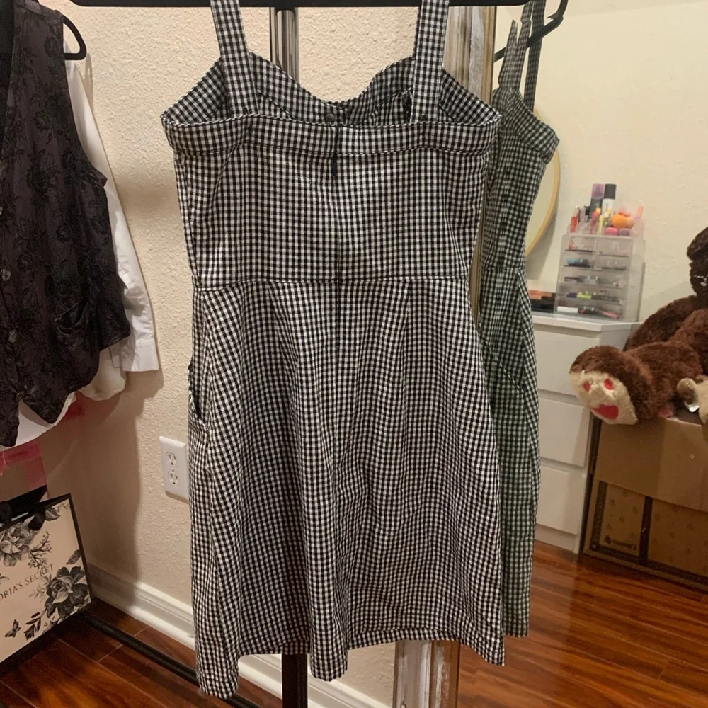 Black and white dress with buttons - Picture 2 of 2